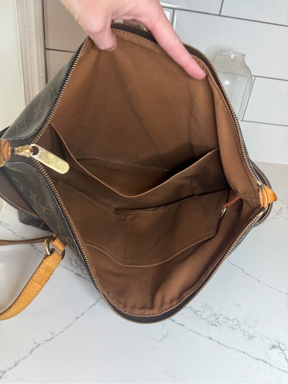 Louis Vuitton Totally MM (authentic) - Picture 5 of 8